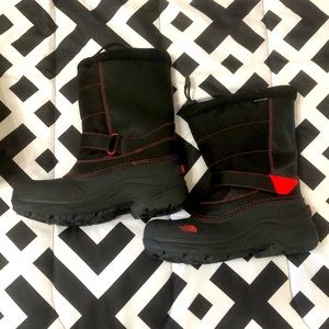 NWB North Face Boys Waterproof Snow Boot